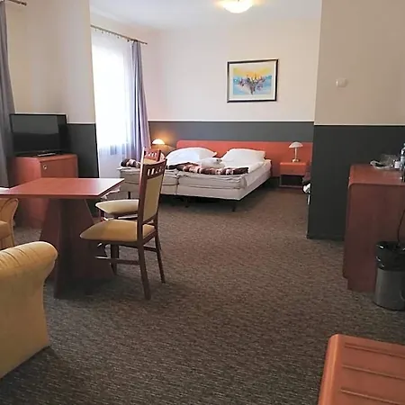 Bristol Economy 3* ビトム