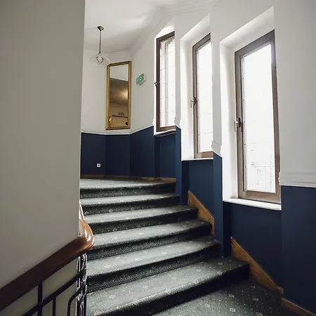 Bristol Economy 住宿加早餐酒店 比托姆