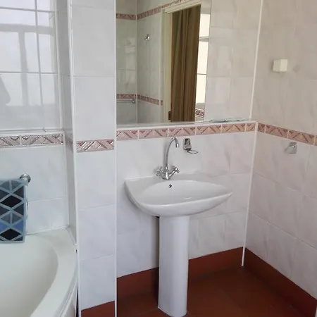 Bristol Economy Bytom