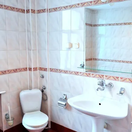 Bristol Economy 住宿加早餐酒店 比托姆