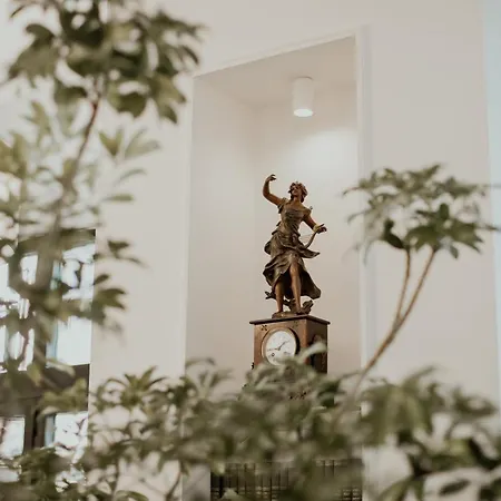 Bristol Economy 比托姆